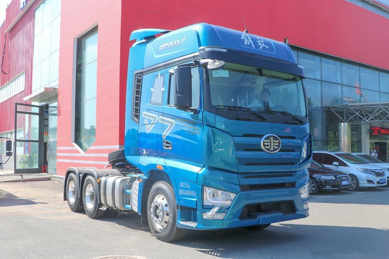 FAW Jiefang J7 tracteur 6x4 550 ch