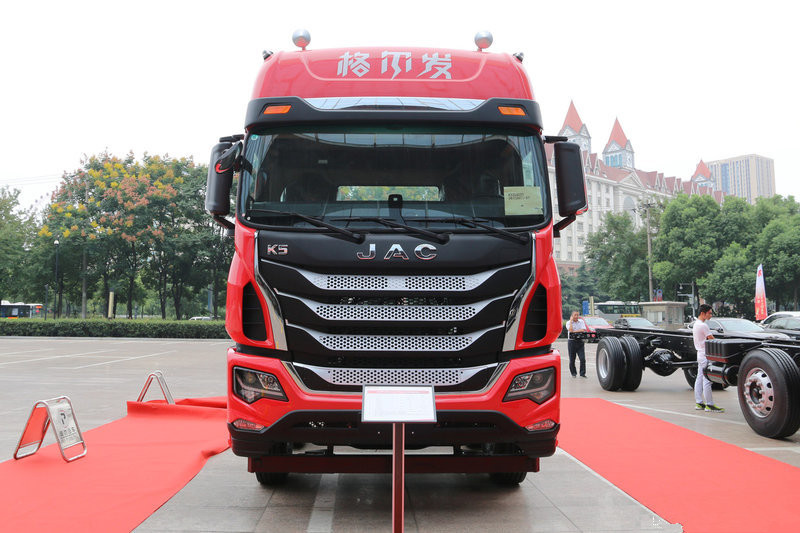 JAC Gallop K5W frigorifique 8x4 420 ch — camion frigorifique 8x4, photo 1