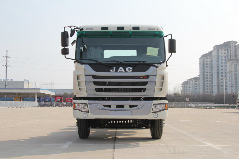 JAC Gallop K3W malaxeur 8x4 310 ch — camion malaxeur 8x4, photo 1