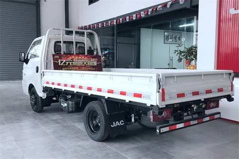 JAC Kangling X5 camion léger 4x2 110 ch — camion léger 4x2, photo 3