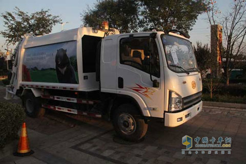 FAW Jiefang Hu V benne à ordures 4x2 120 ch — camion benne à ordures 4x2, photo 2