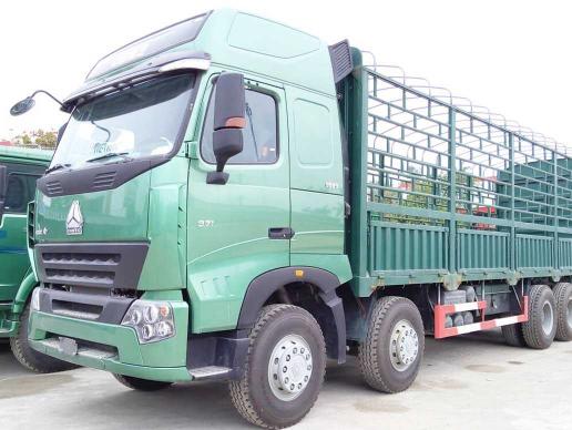 Sinotruk Howo A7 porteur 8x4 371 ch