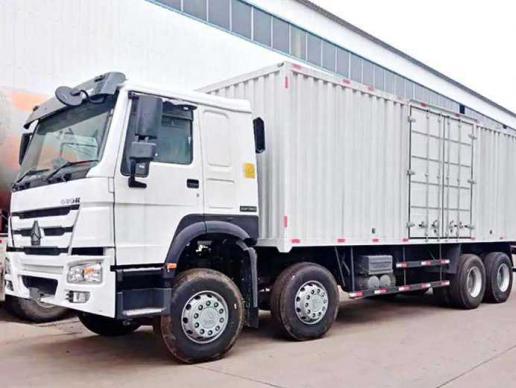 Sinotruk Howo porteur 8x4 371 ch