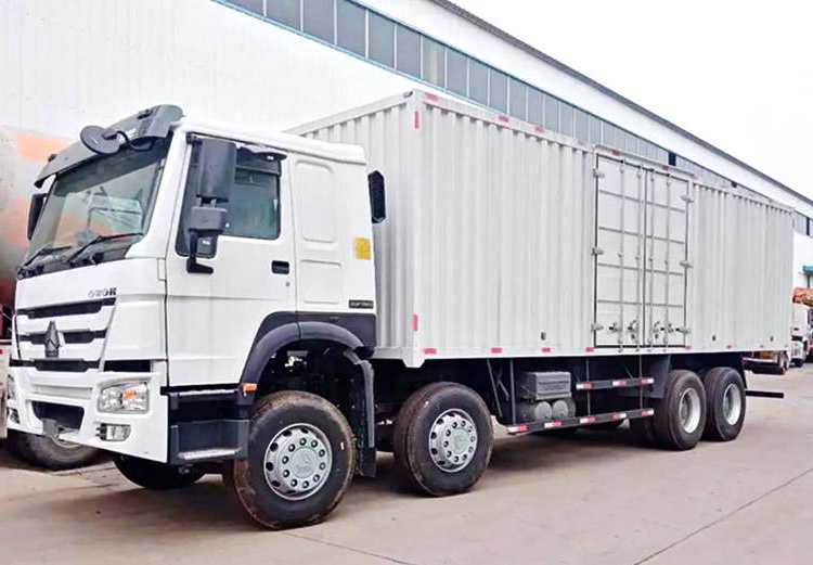 Sinotruk Howo porteur 8x4 371 ch — camion porteur 8x4, photo 2