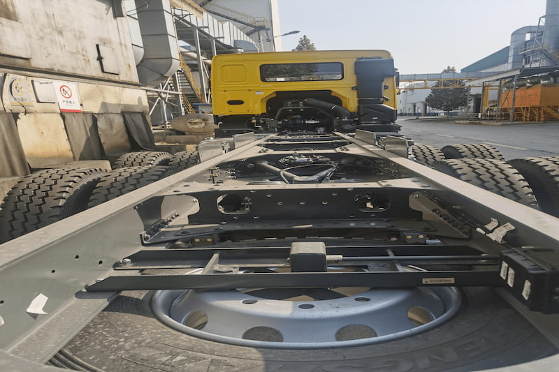 Sinotruk Howo porteur 6x4 300 à 430 ch — camion porteur 6x4, photo 5