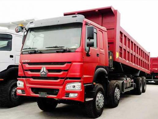 Sinotruk Howo benne 8x4 28 m³ 371 ch