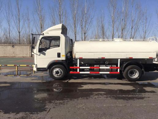 Sinotruk Howo citerne 10 m³ 300 ch