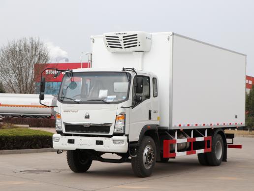 Sinotruk Howo frigorifique 116 ch — camion frigorifique, photo 1