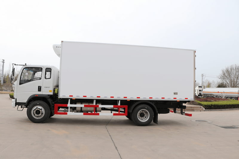 Sinotruk Howo frigorifique 116 ch — camion frigorifique, photo 5