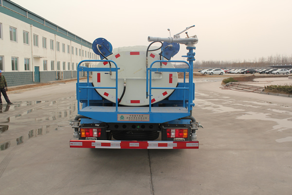 Sinotruk Howo citerne à eau 4x2 160 ch — camion-citerne à eau 4x2, photo 5