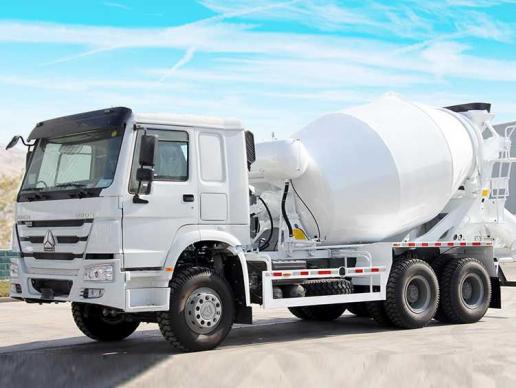 Sinotruk Howo malaxeur 336 ch — camion malaxeur, photo 1