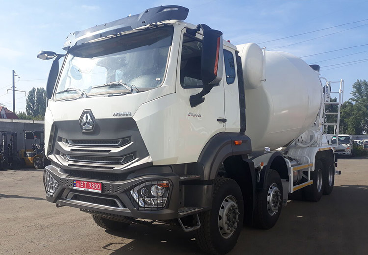 Sinotruk Howo malaxeur 8x4 371 ch (ZZ1317N3667A) — camion malaxeur 8x4, photo 3