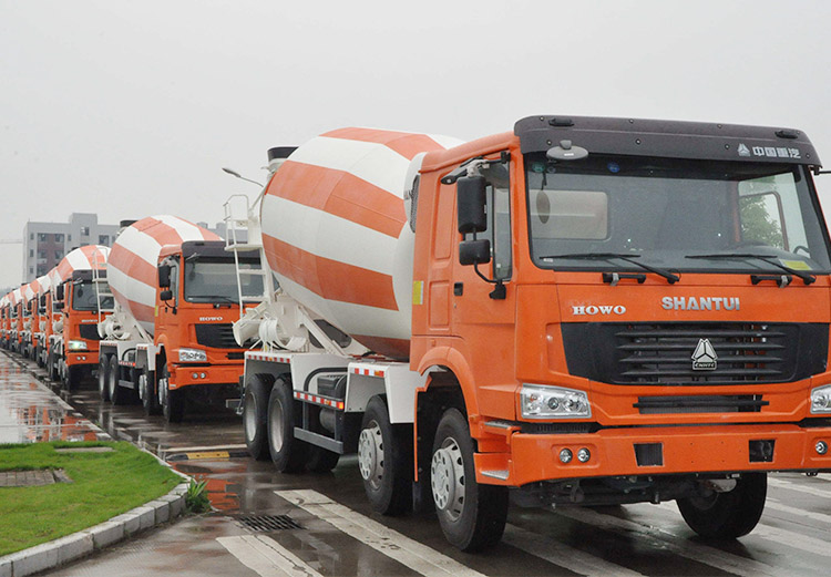 Sinotruk Howo malaxeur 8x4 371 ch (ZZ1317N3667A) — camion malaxeur 8x4, photo 4