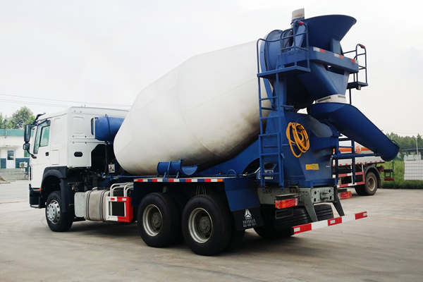 Sinotruk Howo malaxeur 6x4 336 à 371 ch — camion malaxeur 6x4, photo 5