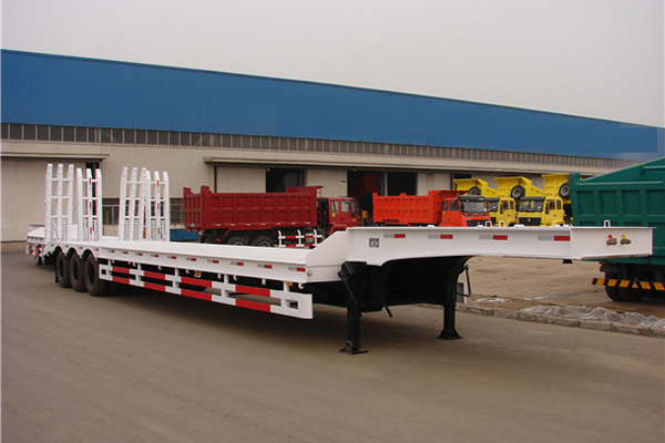 Sinotruk Howo semi-remorque porte-engins surbaissée — semi-remorque, photo 5