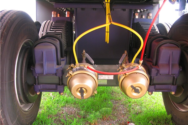 Sinotruk Howo semi-remorque porte-conteneurs — semi-remorque, photo 5