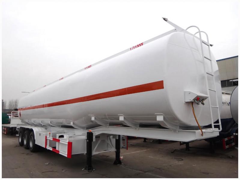 Sinotruk Howo citerne — camion-citerne à carburant, photo 2