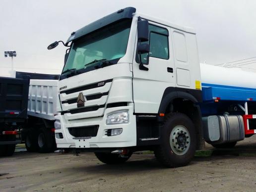 Sinotruk Howo citerne à eau 15 m³ 350 ch — camion-citerne à eau, photo 1
