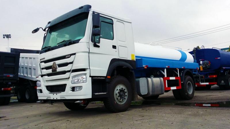 Sinotruk Howo citerne à eau 15 m³ 350 ch — camion-citerne à eau, photo 3