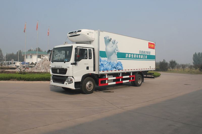 Sinotruk Howo frigorifique 4x2 250 ch — camion frigorifique 4x2, photo 4