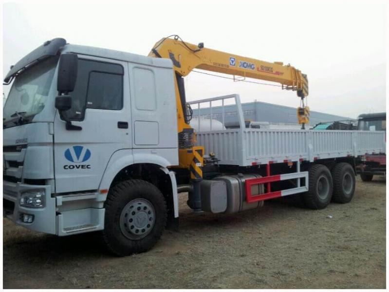 Sinotruk Howo camion-grue 4x2 290 à 371 ch — camion-grue 4x2, photo 2