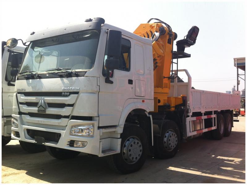 Sinotruk Howo camion-grue 4x2 290 à 371 ch — camion-grue 4x2, photo 5
