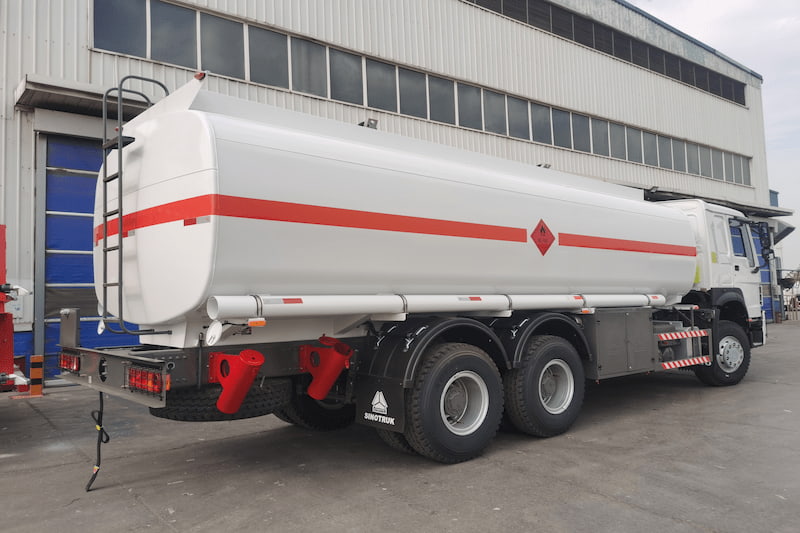 Sinotruk Howo citerne 20 m³ — camion-citerne à carburant, photo 5