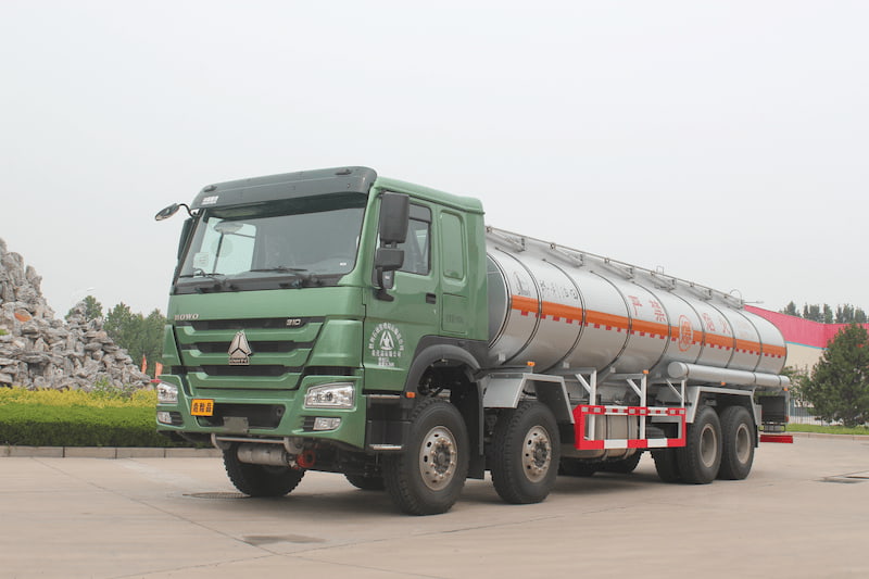 Sinotruk Howo citerne 30 m³ 336 ch — camion-citerne à carburant, photo 2
