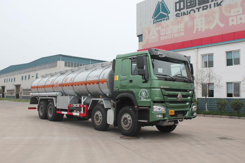 Sinotruk Howo citerne 30 m³ 336 ch — camion-citerne à carburant, photo 4